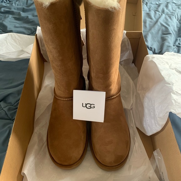 UGG Shoes - Bailey bows UGG’S size 11